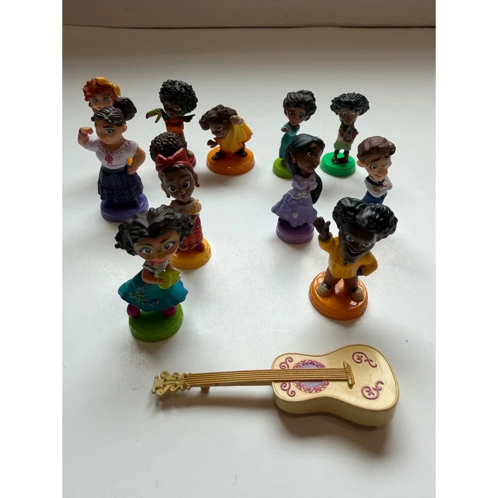 Disney Encanto Mini Figure Set Kids 2 Inch Multicolor Madrigal Family Movie Core